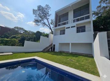Casa · 381m² · 3 Recámaras · 4 Estacionamientos · Casa Minimalista Nueva Al Norte de Cuernavaca, en Lomas Tetela, Vigilancia 24 Horas.