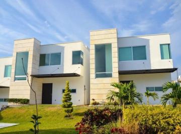 Casa en condominio de 3 habitaciones, Yautepec · Casa en Condominio en Venta en Oaxtepec en Morelos