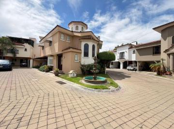 Casa de 2 habitaciones, Guadalajara · Casa en Renta en Lomas del Country, por Circunvalación y Ávila Camacho