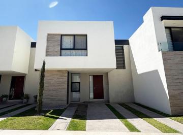 Casa · 150m² · 3 Recámaras · 2 Estacionamientos · Casa en Renta en Privada