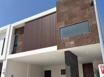 Casa · 236m² · 3 Recámaras · 2 Estacionamientos · Casa en Punto Lomas