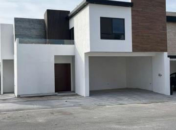 Casa de 3 habitaciones, Arteaga · En Venta Casa en El Pueblo Magico de Arteaga