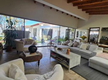 Casa · 350m² · 4 Recámaras · 3 Estacionamientos · Casa en Venta en Quintas Ecuestres, Haras Campestre