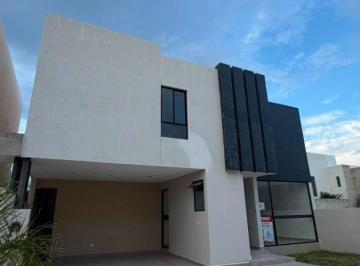 Casa de 3 habitaciones, Silao · Casa en Venta en Condado de La Pila, Silao Cerca de Puerto Interior