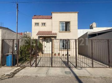 Casa · 120m² · 3 Recámaras · 2 Estacionamientos · Casa en Renta en Valle Dorado, Ensenada, Baja California