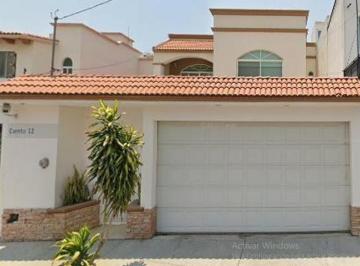 Casa de 3 habitaciones, Querétaro · Casa con 245 m² de Terreno y 3 Recámaras en Venta, Colinas del Cimatario