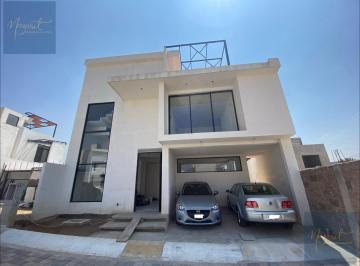 Casa · 142m² · 3 Recámaras · 2 Estacionamientos · Casa con Roof Garden y Jardín | Cochera Techada Para 2 Autos | Excelente Ubicación en Tlaxcala