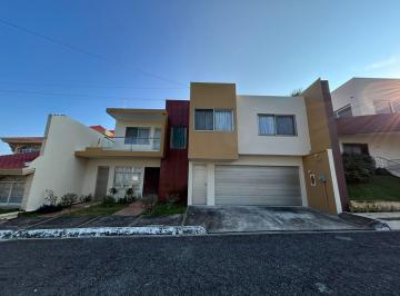 Casa · 320m² · 4 Recámaras · 4 Estacionamientos · Casa en Costa de Oro