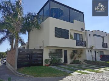 Casa · 245m² · 4 Recámaras · 3 Estacionamientos · Casa en Venta en Porton Cañada (Esquina)