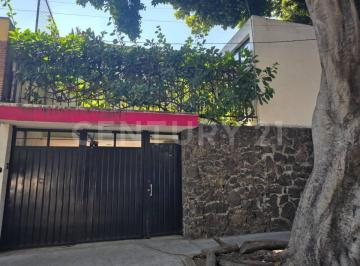 Casa · 214m² · 5 Recámaras · 1 Estacionamiento · Casa en Venta en San Lucas, Coyoacán, Cdmx