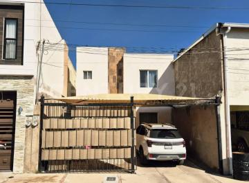 Casa · 98m² · 3 Recámaras · 2 Estacionamientos · Casa en Venta Fracc. Cumbres Universidad II, Chihuahua