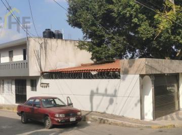 Casa · 460m² · 4 Recámaras · 2 Estacionamientos · Propiedad en Venta con 1 Casa, 2 Locales Comerciales y 5 Cuartos en El Lencero Municipio Emiliano Za