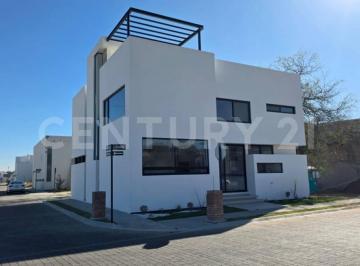 Casa · 243m² · 3 Recámaras · 2 Estacionamientos · Casa en Venta en Condominio Santa Bárbara