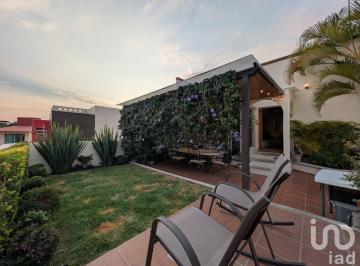 Casa · 225m² · 3 Recámaras · 2 Estacionamientos · Casa en Venta en Condominio Loma Bonita en Tzompantle