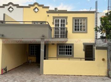 Casa · 240m² · 4 Recámaras · 1 Estacionamiento · Casa en Renta en Hacienda Santa Fe