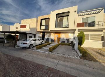 Casa · 347m² · 3 Recámaras · 3 Estacionamientos · Venta Casa Doble Altura Cumbres del Lago - (4)