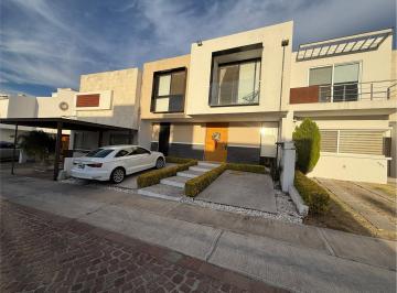 Casa · 347m² · 3 Recámaras · 3 Estacionamientos · Venta Casa Doble Altura Cumbres del Lago - (4)