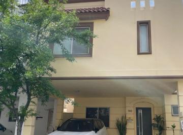 Casa · 180m² · 2 Estacionamientos · Casa - Valle del Seminario
