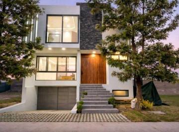 Casa en condominio de 4 habitaciones, Zapopan · Casa con Sotano en El Coto Privanza