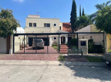 Casa de 3 habitaciones, Tlajomulco de Zúñiga · Casa en Venta en El Palomar – Amplios Espacios