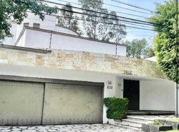 Casa · 1400m² · 5 Recámaras · 3 Estacionamientos · Casa en Lomas de Chapultepec