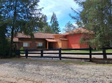 Casa en condominio de 4 habitaciones, Tapalpa · Hermosa Cabaña Venta 1,553 m², 4 Habitaciones + Tapanco, Terraza, Country Club Tapalpa, Jalisco.
