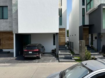 Casa · 193m² · 3 Recámaras · 2 Estacionamientos · Se Vende Hogar Fraccionamiento Exclusivo Katania Solo 45 Casas en Tlajomulco de Zuñiga Jalisco