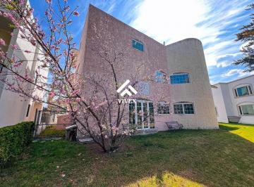 Casa de 4 habitaciones, Pachuca · Venta de Casa en Club de Golf Frente Al Green en Pachuca