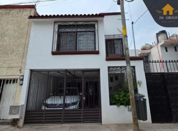 Casa de 3 habitaciones, Querétaro · Céntrica Alcanfores