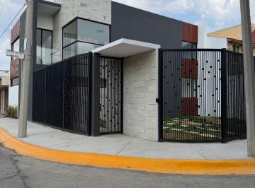 Casa de 4 habitaciones, Pachuca · Casa en Venta San Javier– Zona Exclusiva de Pachuca en Esquina con Diseño Contemporáneo
