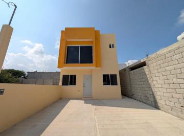 Casa · 126m² · 3 Recámaras · 2 Estacionamientos · Casas en Venta por Av Monterrey