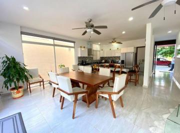 Casa · 256m² · 4 Recámaras · Casa en Renta en Cancún Centro