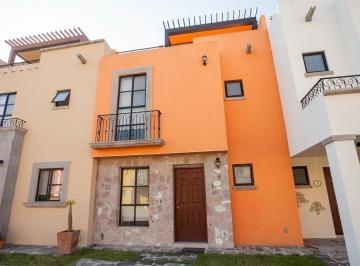 Casa · 140m² · 3 Recámaras · 2 Estacionamientos · Casa - Zirándaro