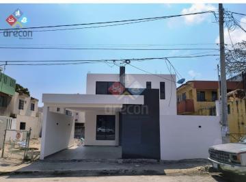 Casa · 180m² · 3 Recámaras · 2 Estacionamientos · Casa en Venta Zona Centro Madero, Sobre Av Álvaro Obregon