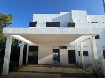 Casa de 3 habitaciones, Cancún · Residencia en Río Residencial con Alberca