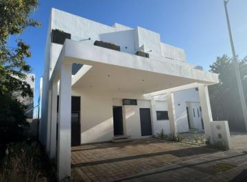 Casa de 3 habitaciones, Cancún · Residencia en Río Residencial con Alberca