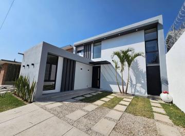 Casa · 200m² · 3 Recámaras · 2 Estacionamientos · Casa Papatzin en Fraccionamiento Real de Oaxtepec
