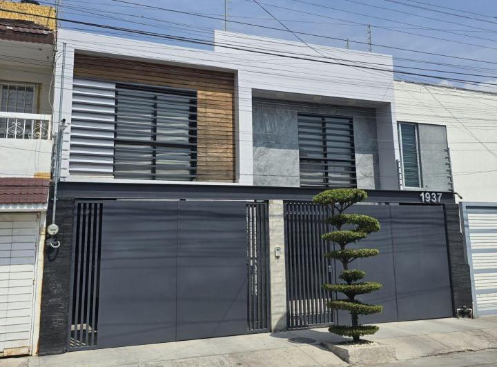 Casa · 260m² · 3 Recámaras · 2 Estacionamientos