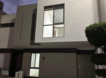 Casa en condominio de 4 habitaciones, Tlajomulco de Zúñiga · Casa en Venta en Las Grullas Residencial con Estudio en Planta Baja