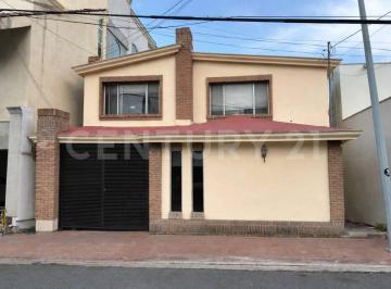 Casa · 210m² · 3 Recámaras · 2 Estacionamientos · Casa en Venta en Lomas del Valle, San Pedro