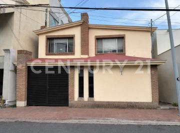 Casa · 210m² · 3 Recámaras · 2 Estacionamientos · Casa en Venta en Lomas del Valle, San Pedro Garza Garcia