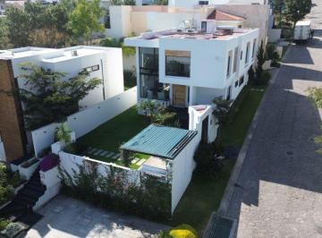 Casa en condominio de 4 habitaciones, Zapopan · Casa en Diana Natura | 4 Recámaras | Sótano con Bar y Salón de Juegos