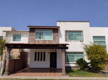 Casa · 174m² · 3 Recámaras · 2 Estacionamientos · Casa en Venta en Campestre San Juan, San Juan del Río, Querétaro.