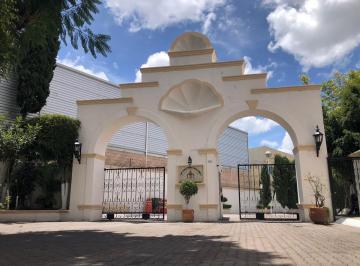 1 · Casa Amueblada de 3 Recámaras y Cuarto de Servicio Dentro de Privada en Alamos 3ra!