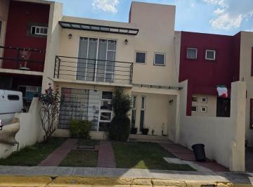 Casa · 4 Recámaras · 2 Estacionamientos · Casa en Renta