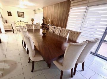 Casa de 4 habitaciones, Guadalajara · Jardines del B0sque Ubicadisima Casa en Venta