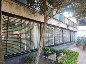 Local comercial · 185m² · 1 Estacionamiento · A Pie de Calle, Frente a Parque y Metrobus La Bombilla