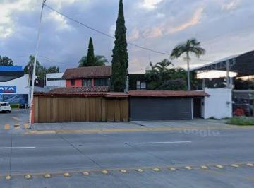 Casa · 344m² · 6 Recámaras · 2 Estacionamientos · Casa en Chapalita Sobre Lázaro Cárdenas $14’850,000 Pesos