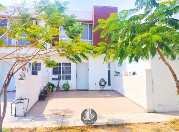 Casa · 90m² · 3 Recámaras · 2 Estacionamientos · Casa en Venta en Castello Residencial II