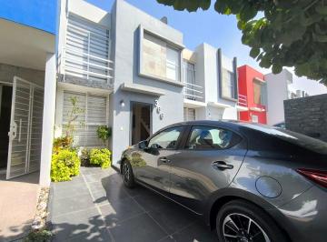 Casa en condominio de 2 habitaciones, Tonalá · Loma Zacoalco Circuito 2. en Coto Privado 24/7. Modelo Roble. Fracc Parques Las Lomas Tonalá.